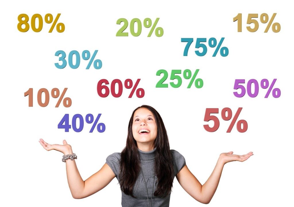 Mulher com vários números em percentual sobre sua cabeça mostrando o spread das operações financeiras